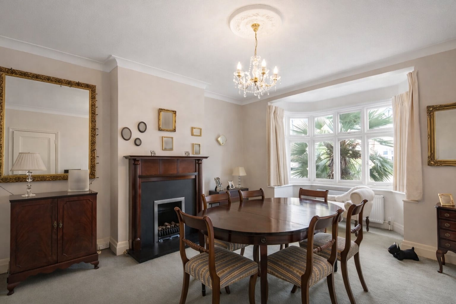 Dining room with a bay window at Cleveland Park, W13