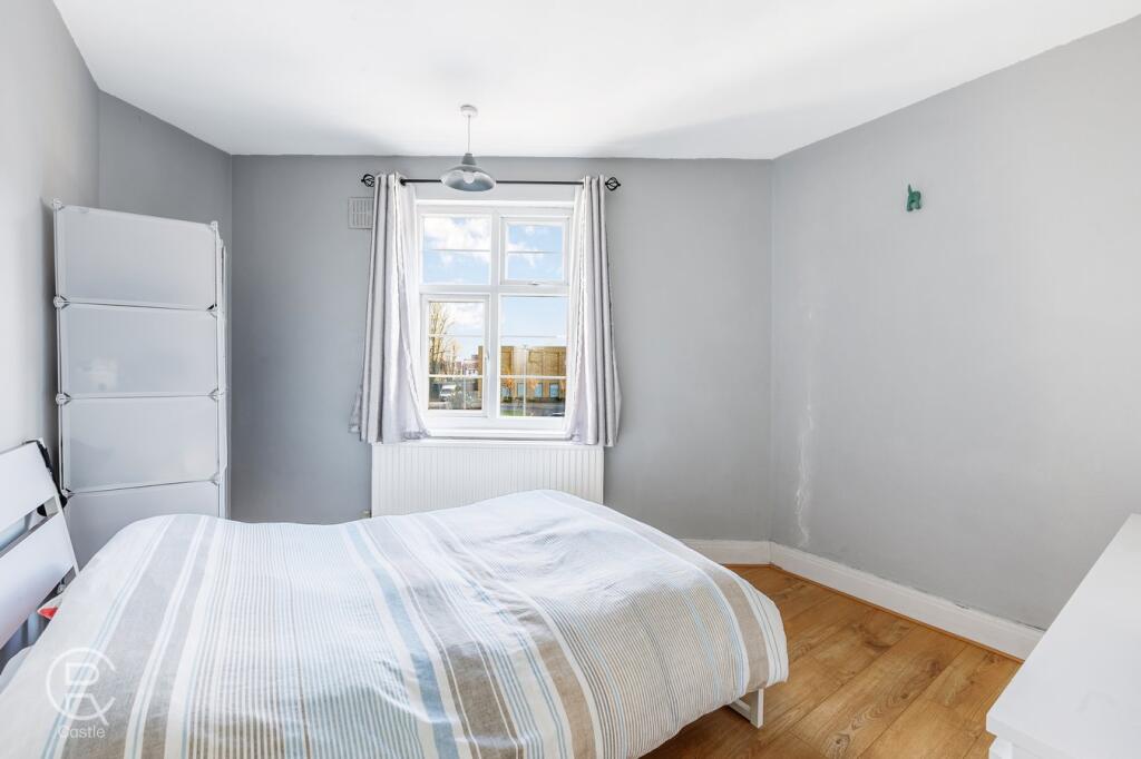 Alternative view of the bedroom at Little Ealing Lane, W5