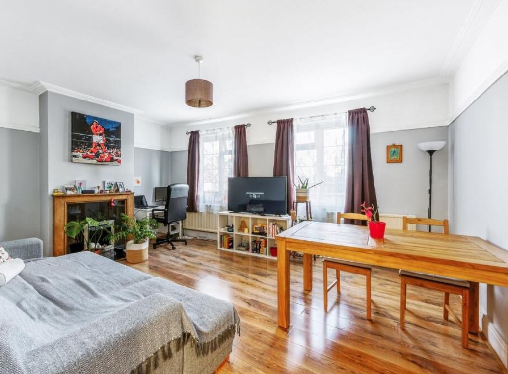 Alternative view of the reception room at Little Ealing Lane, W5